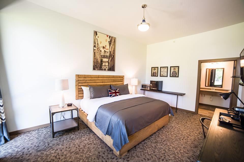 Okoboji Commons Hotel מראה חיצוני תמונה