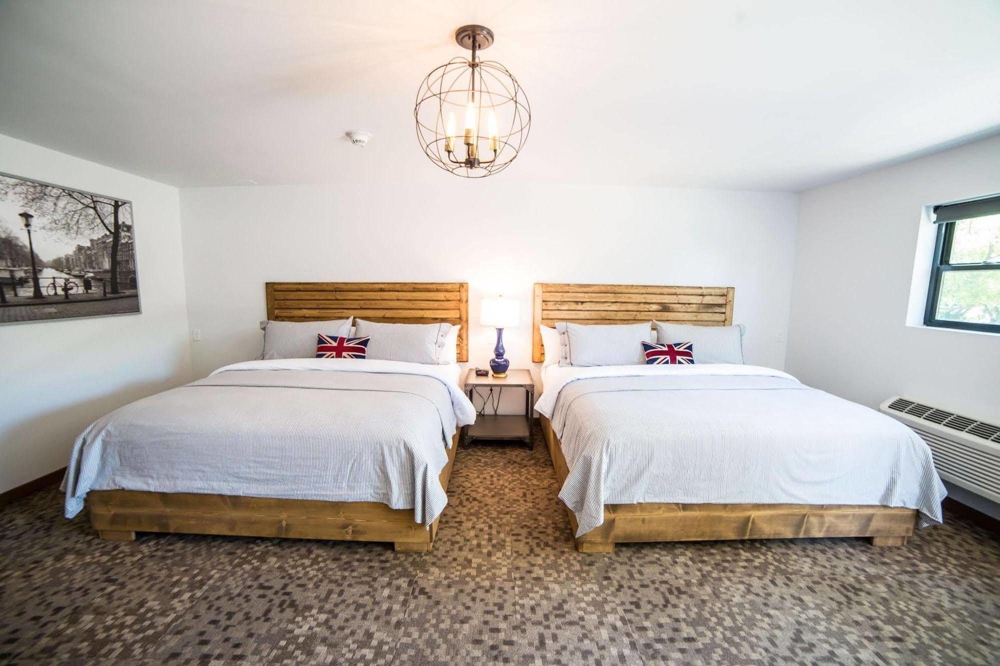 Okoboji Commons Hotel מראה חיצוני תמונה