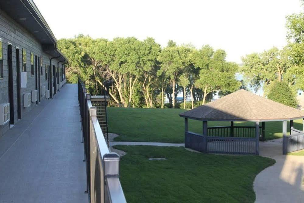Okoboji Commons Hotel מראה חיצוני תמונה