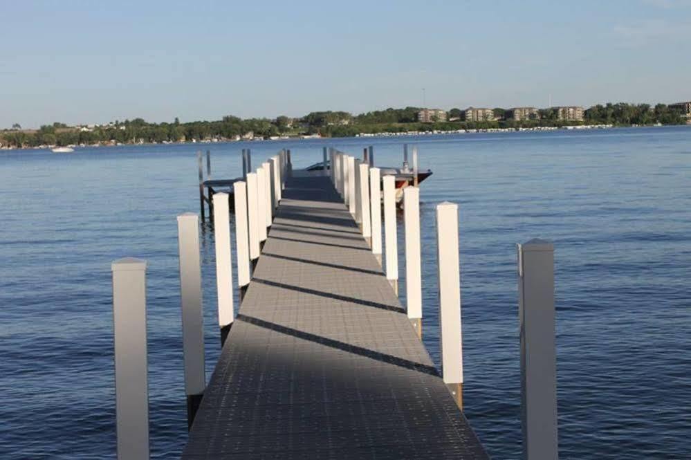 Okoboji Commons Hotel מראה חיצוני תמונה